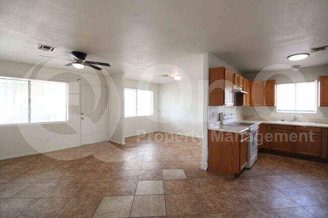 Foto del edificio - 144 W Lincoln Ave