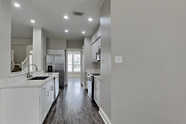 Foto del edificio - 6611 Emerald Ash Ct