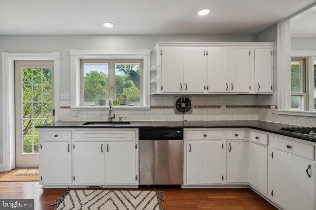 Building Photo - 2016 Bethel Rd