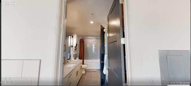 Building Photo - 98 S River Dr