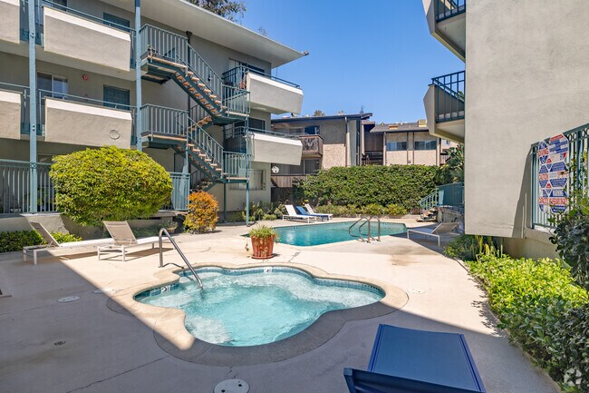 Piscina - Fox Hills Apartments