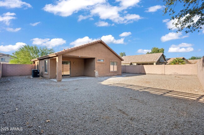 Foto del edificio - 7037 W Cavalier Dr