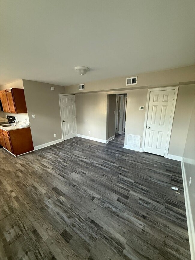 Foto del edificio - 451 Burbank St SE