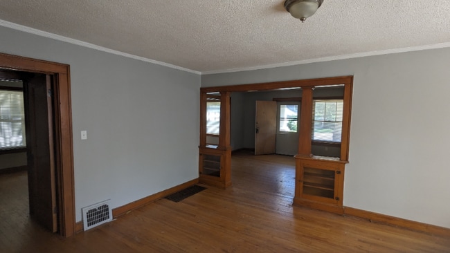 Building Photo - 524 S Hardy Ave