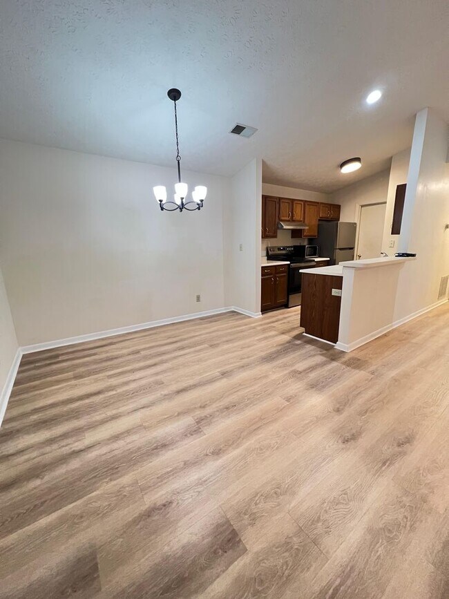 Foto del edificio - Bright & Spacious 2-Bedroom Condo in a Prime Florence Location!