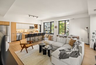 Building Photo - Solaire 7607 Old Georgetown