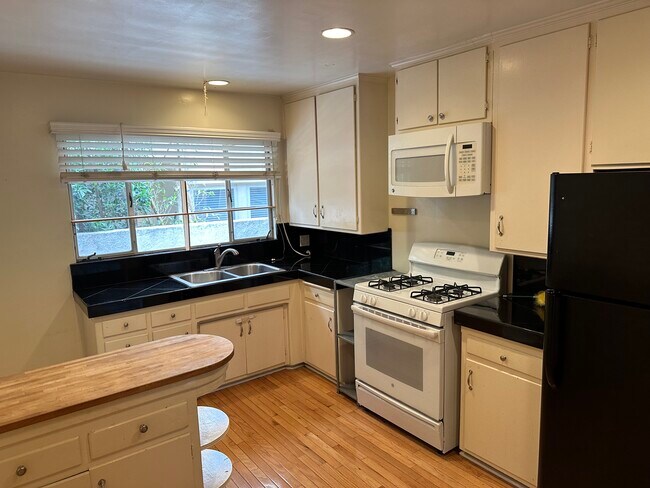 Foto del edificio - 2365 Kerwood Ave