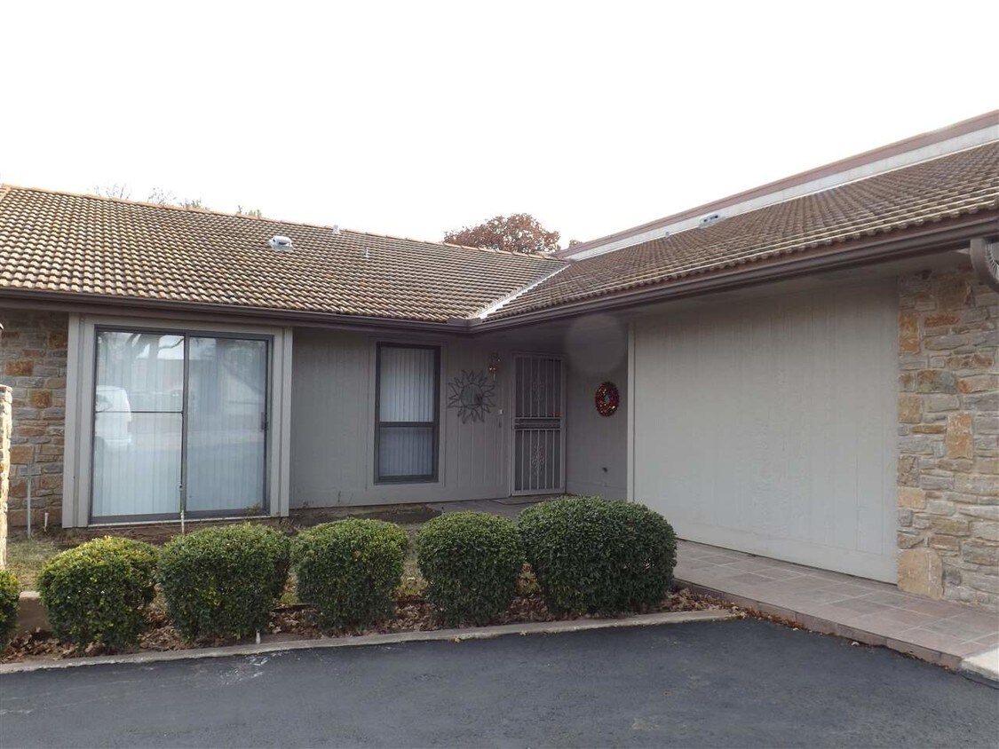 100 Bay Point Dr Unit 20, Horseshoe Bay, TX 78657 Condo for Rent in