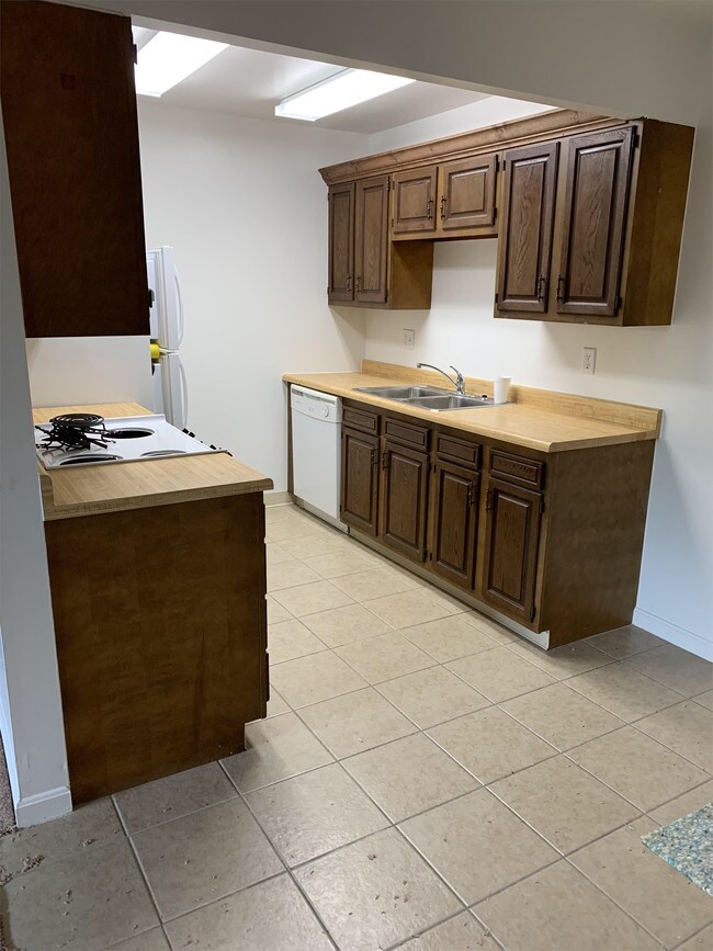 Building Photo - 37 Woodbridge Park