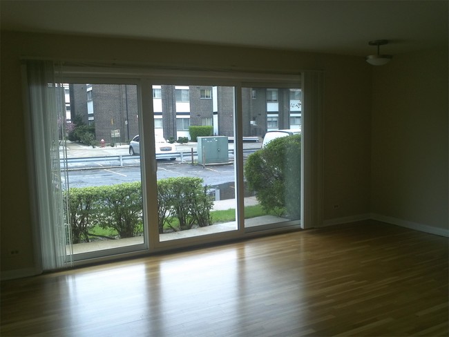 Foto del edificio - 10112 Old Orchard Ct