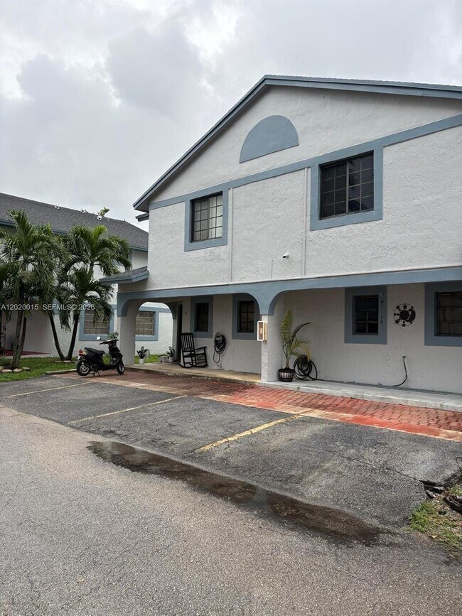 Building Photo - 1405 SW 122nd Ave