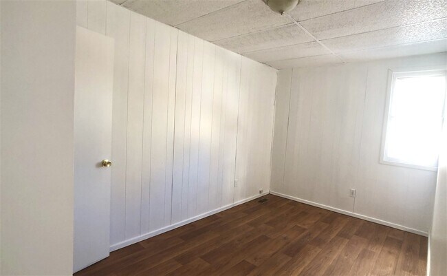 Building Photo - 6 Perrine Ave