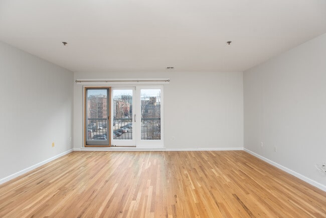 Building Photo - 536 Grand St