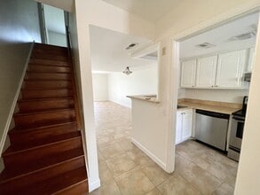 Building Photo - 32 S Forest Beach Dr