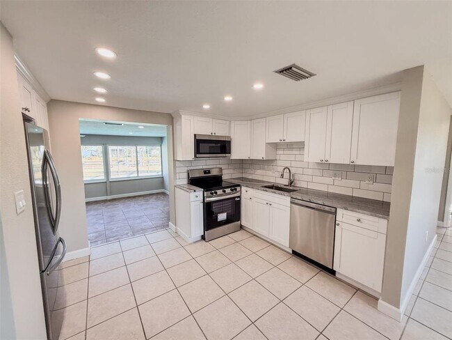 Foto del edificio - 818 Bayview Dr