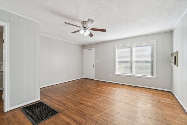 Foto del edificio - 3 bed, 1 bath home in the Village