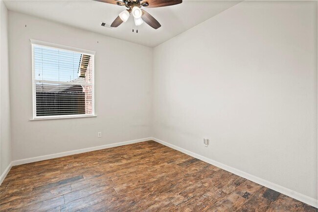 Building Photo - 8243 Mandalay Bay Dr