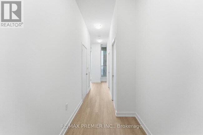 Building Photo - 950 Portage Pkwy