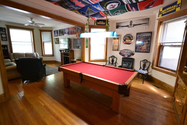 Building Photo - 3720 N Wayne Ave