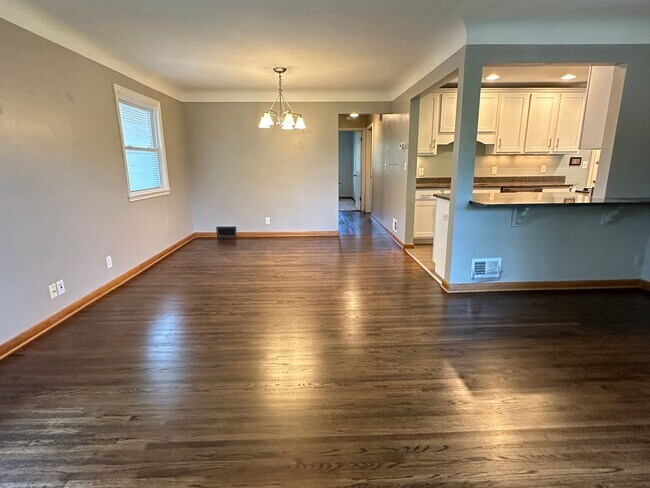 Foto del edificio - 4400-4402 Zenith Ave S