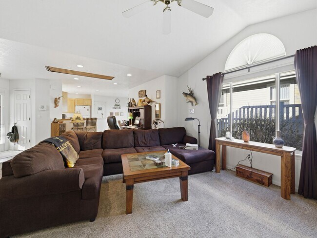 Building Photo - ? Easy Living in Loveland | Fireplace + Prime Hwy 287 Location