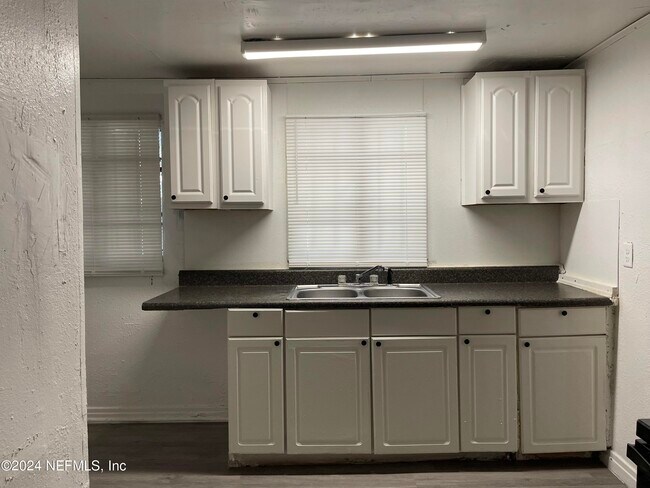 Foto del edificio - 1610 W 36th St