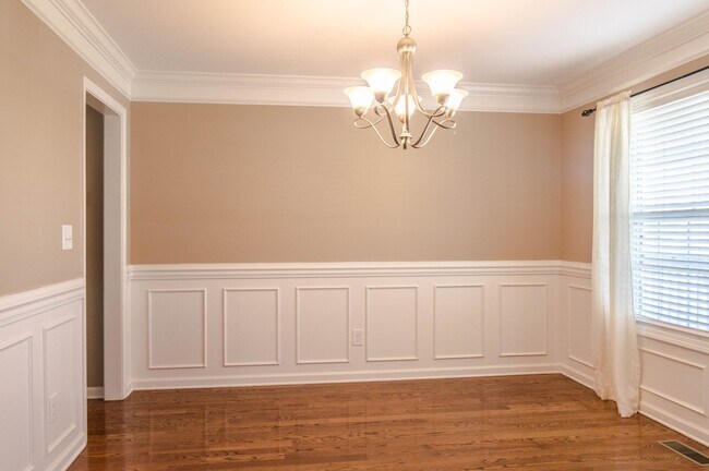 Building Photo - Pet Friendly Three Bedroom with Bonus!