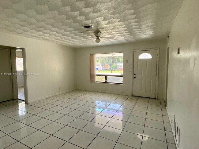 Building Photo - 3620 NW 35th Ave