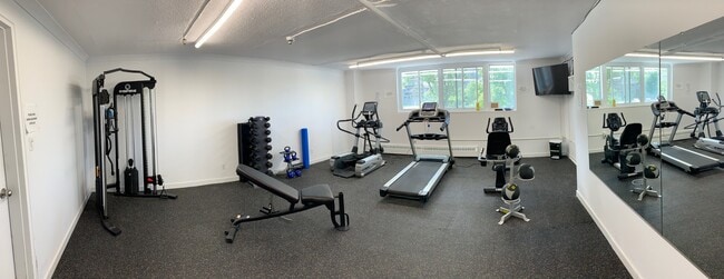 Building Photo - The Summit Apartments