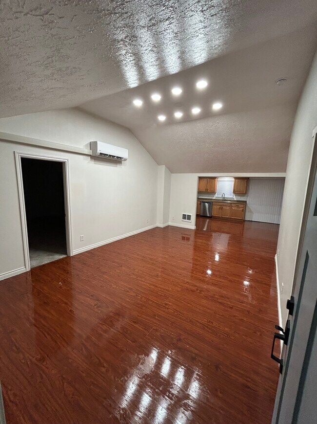 LR al primer dormitorio - 520 Walnut St