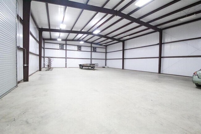Building Photo - 17511 Strack Dr E