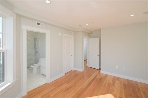 Building Photo - 97 Robey St