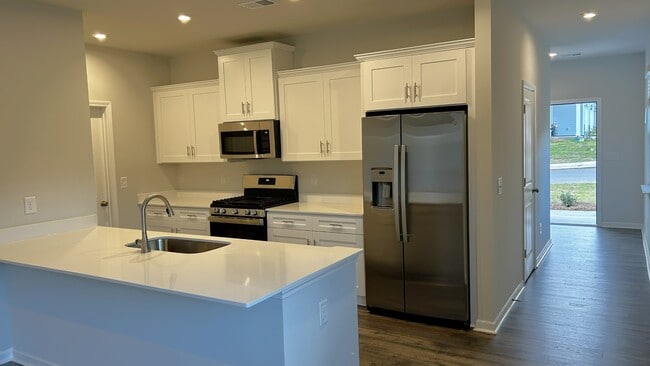 Building Photo - 403 Mariene Dr