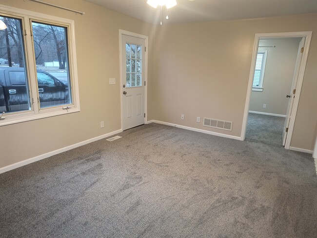 Building Photo - 746 S Wolf Lake Rd