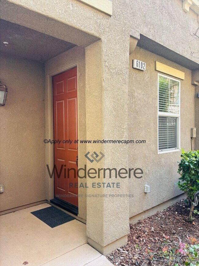 Foto del edificio - Stylish & Spacious 2 bedroom-/1 bath Condo in Astoria at Gateway Oaks!