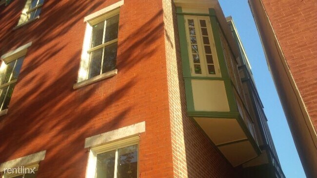 Building Photo - 2013 Mt Vernon St