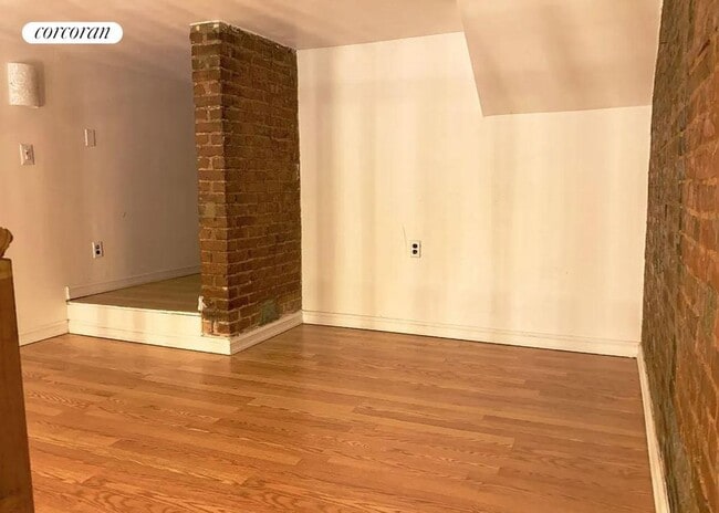 Foto del edificio - 221 W 14th St