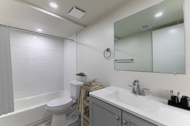 Building Photo - The Colony Apartments