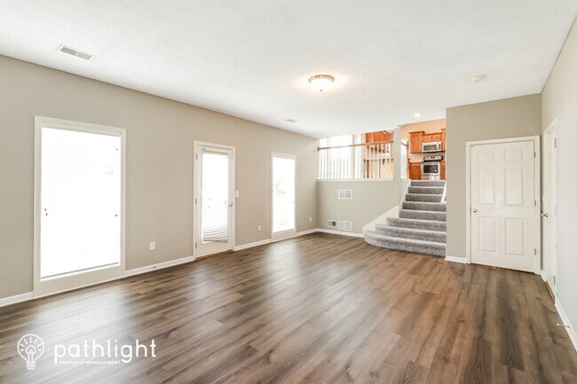 Foto del edificio - 8508 N Arcola Avenue, Kansas City, MO, 64153