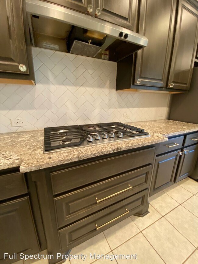 Building Photo - 5 br, 3.5 bath House - 120 Leann Way