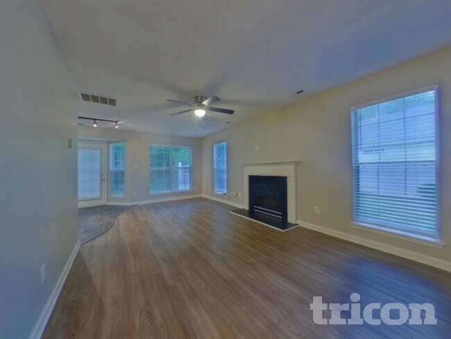 Foto del edificio - 10007 Northwoods Forest Dr