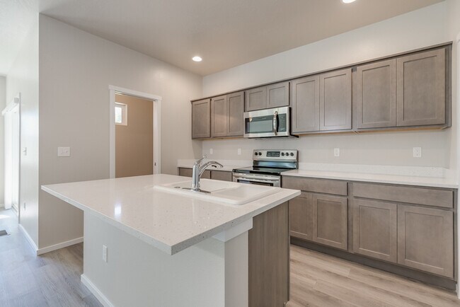 Foto del edificio - 1977 E Overland Rd