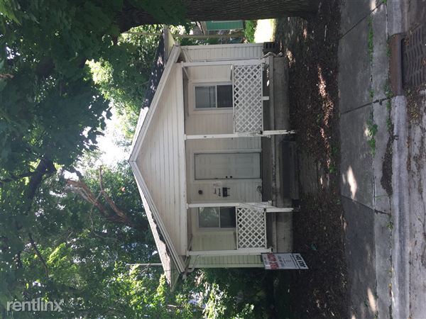 Building Photo - 411 Pleasant St