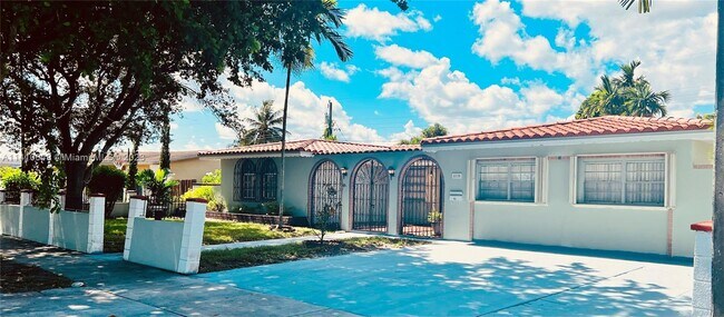 Building Photo - 4120 SW 98th Ct