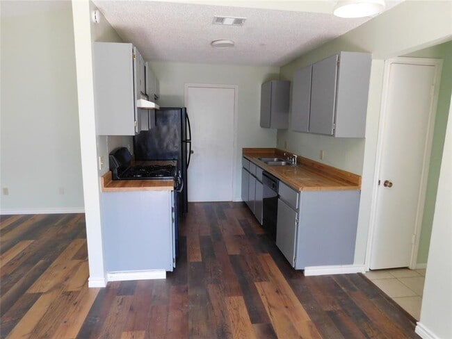 Building Photo - 8743 Birmingham Dr