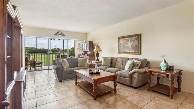 Building Photo - 2950 N Palm Aire Dr