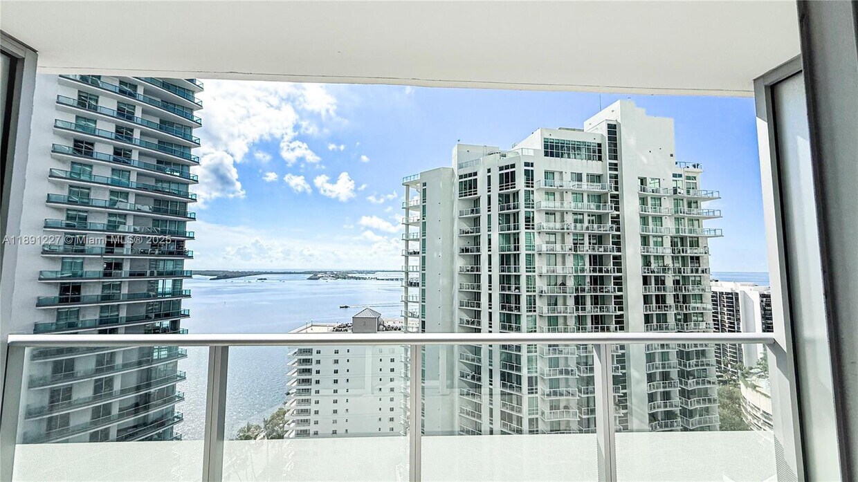 Primary Photo - 1300 Brickell Bay Dr