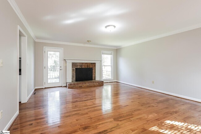 Building Photo - 318 Pelham St