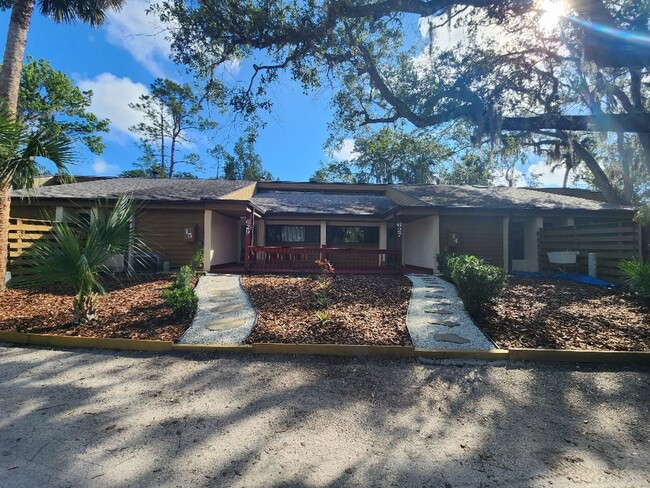 Foto del edificio - TOWNHOME IN QUIET NEIGHBORHOOD