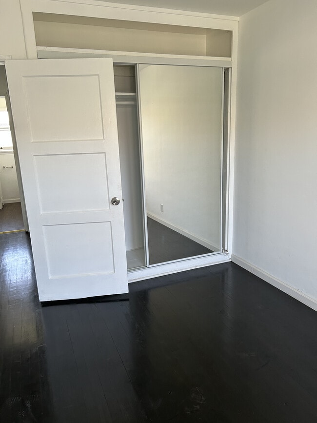 Building Photo - 2032-2106 Delaware Ave